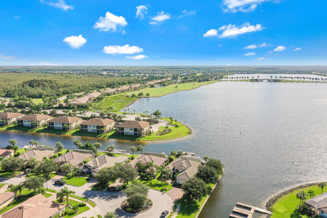 8826 Spinner Cove Ln, Naples, FL 34120