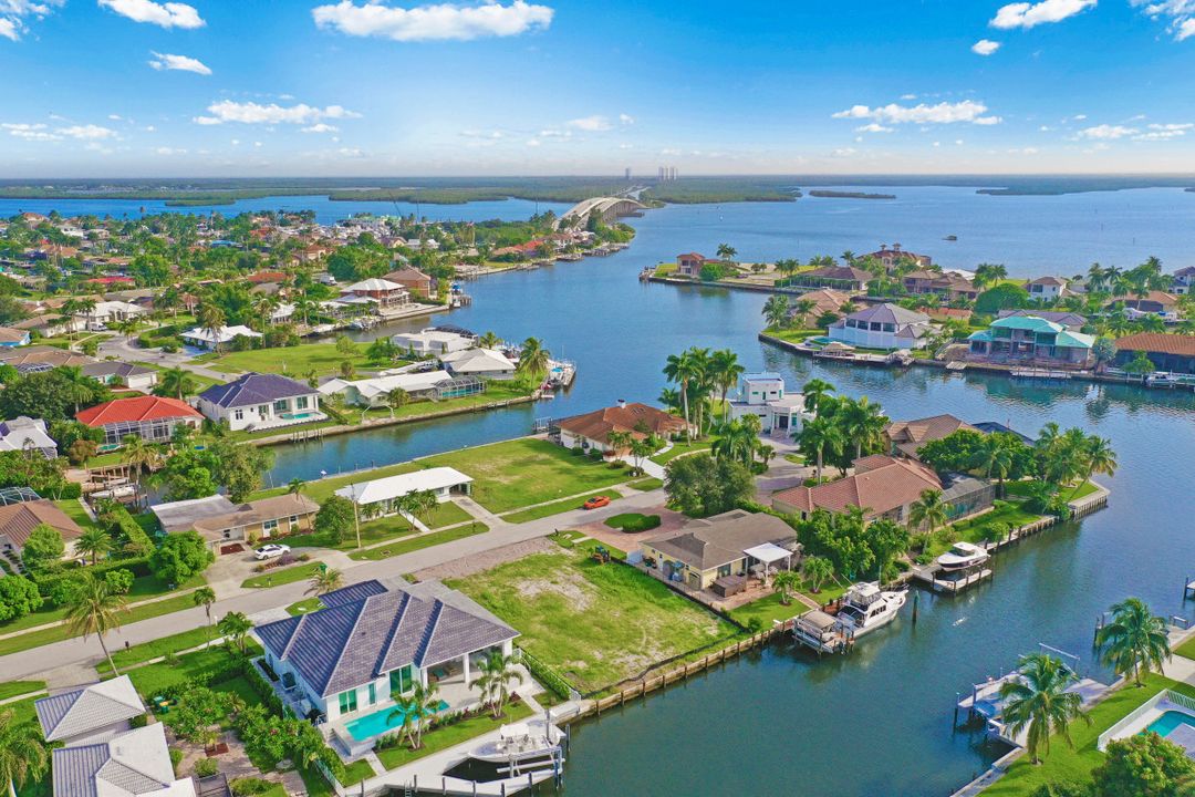 647 Bamboo Ct, Marco Island, FL 34145