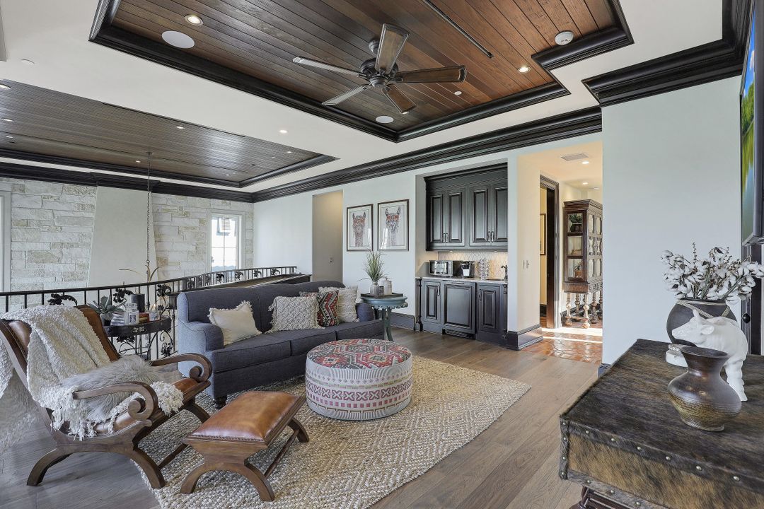 10080 Gulf Shore Dr, Naples, FL 34108