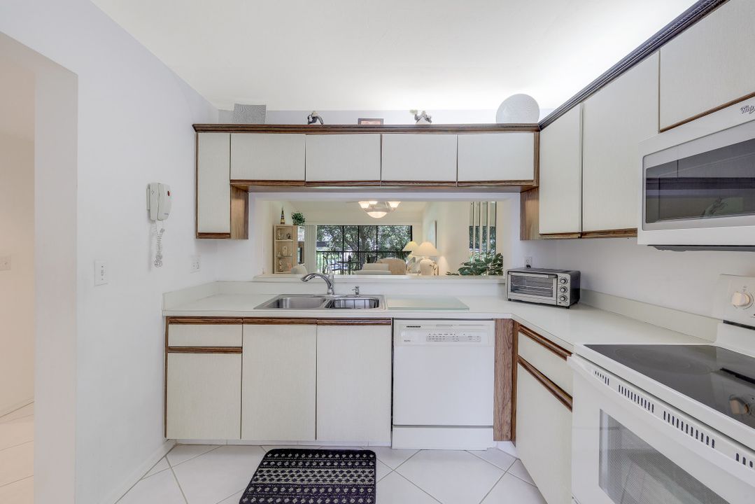 1208 Commonwealth Cir #J-202, Naples, FL 34116