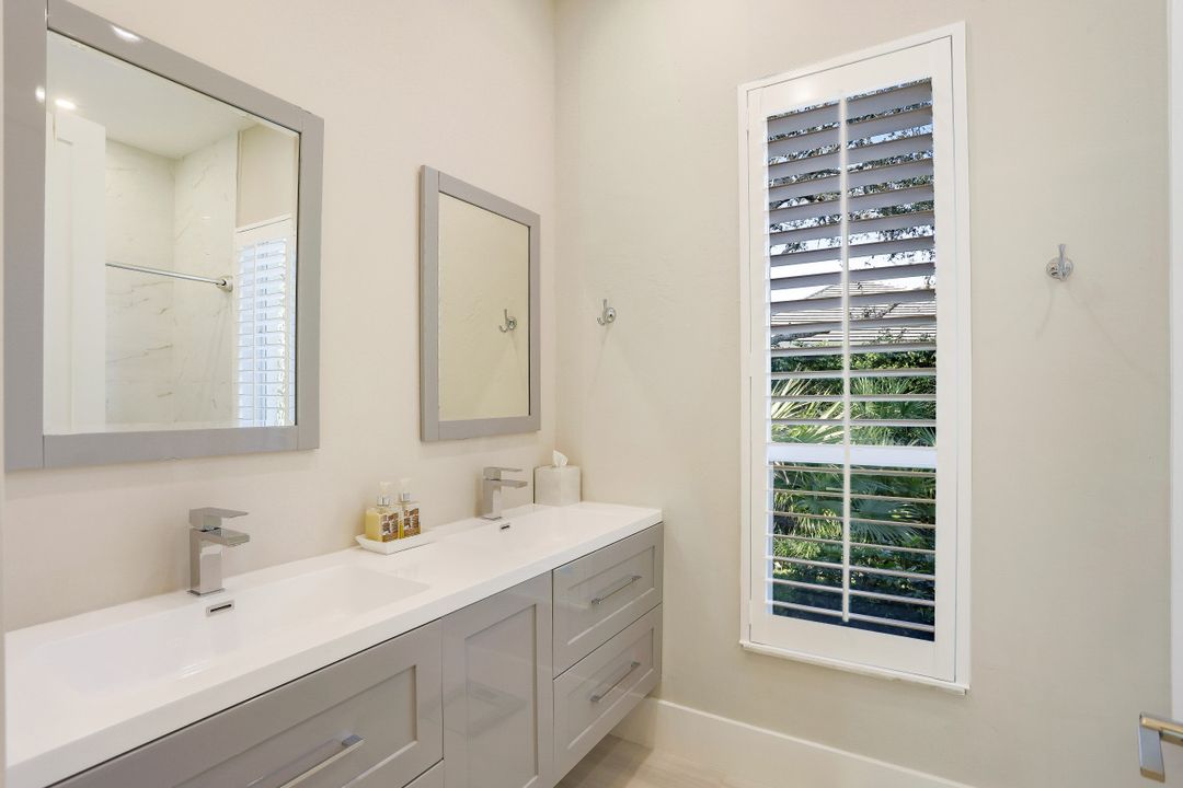 3371 Creekview Dr, Bonita Springs, FL 34134