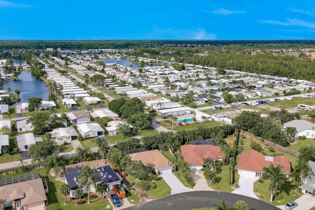 1010 Moon Lake Dr, Naples, FL 34104