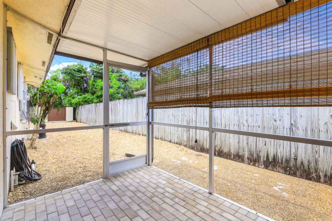 814 93rd Ave N, Naples, FL 34108