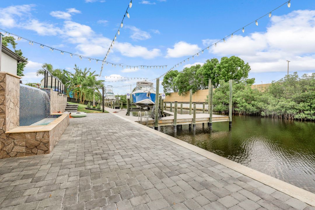 1903 Everest Pkwy, Cape Coral, FL 33904