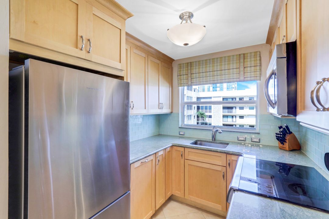 3450 Gulf Shore Blvd N #313, Naples, FL 34103