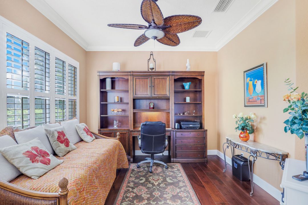 8806 Spinner Cove Ln, Naples, FL 34120