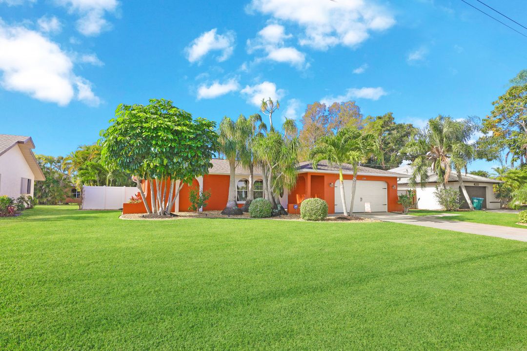 2208 Viscaya Pkwy, Cape Coral, FL 33990