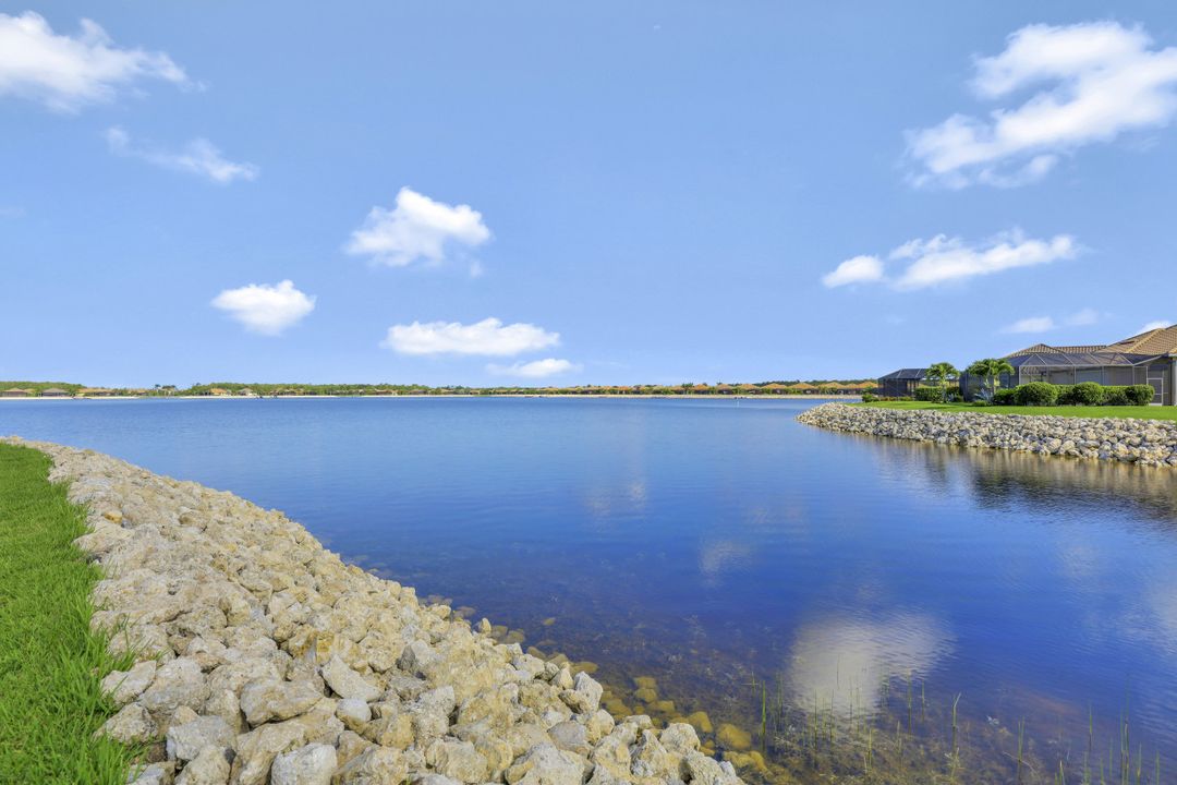 9091 Graphite Cir, Naples, FL 34120