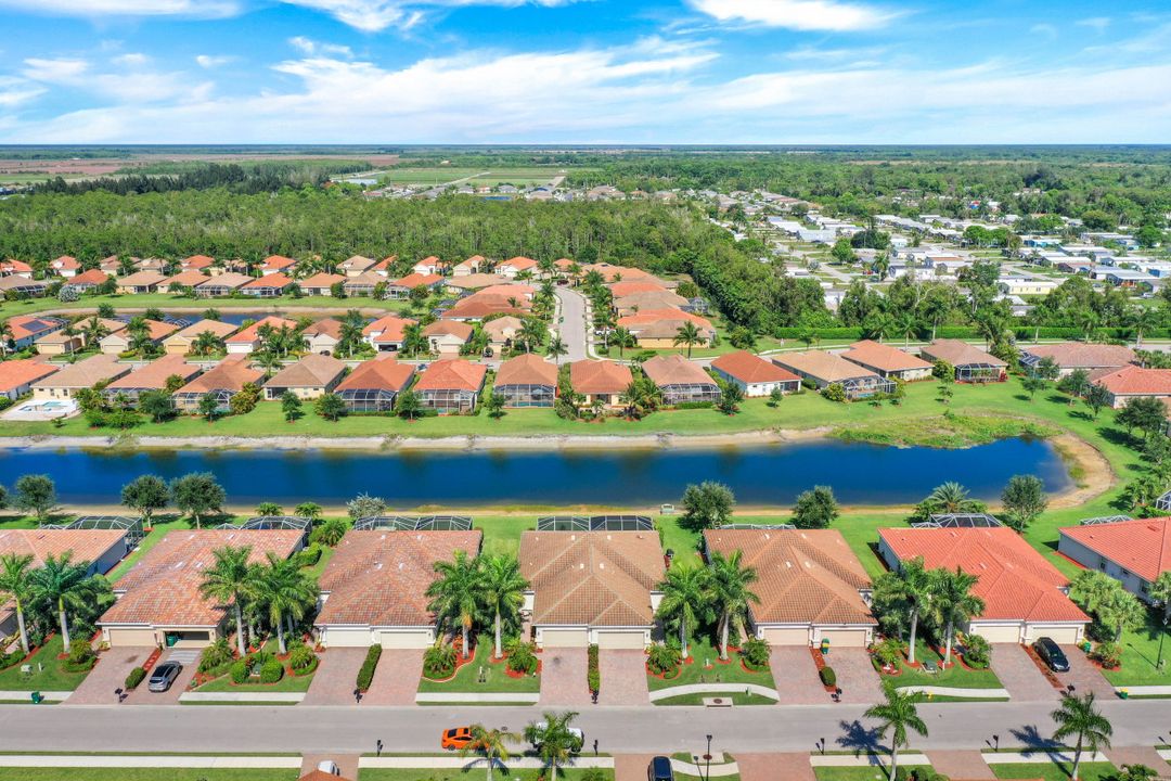 14528 Grapevine Dr, Naples, FL 34114