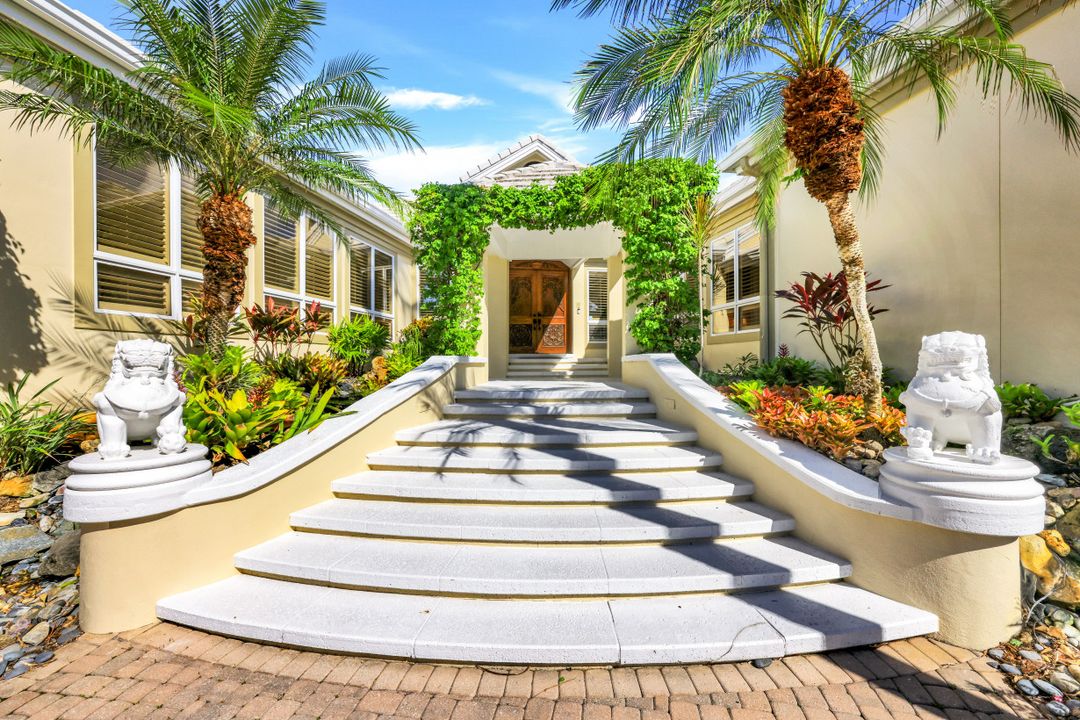 925 Spyglass Ln, Naples, FL 34102