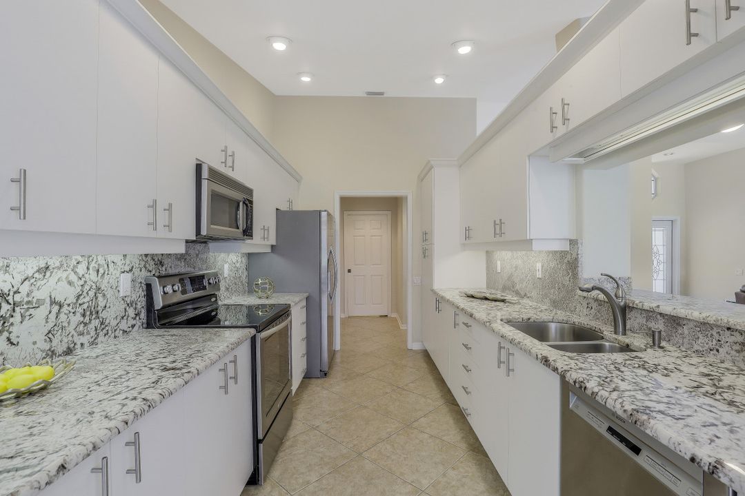 13250 Bridgeford Ave, Bonita Springs, FL 34135