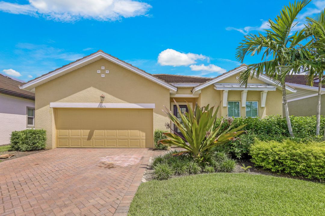 3271 Pilot Cir, Naples, FL 34120