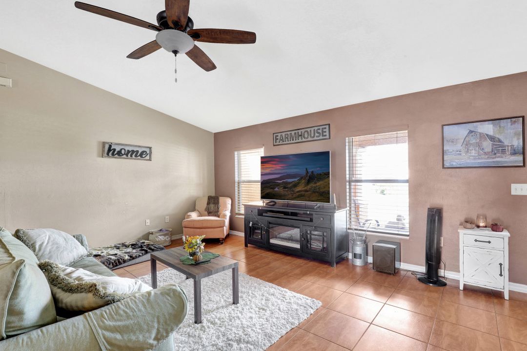 2854 NW 3rd Pl, Cape Coral, FL 33993