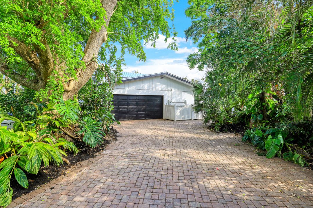 1030 Aqua Ln, Fort Myers, FL 33919