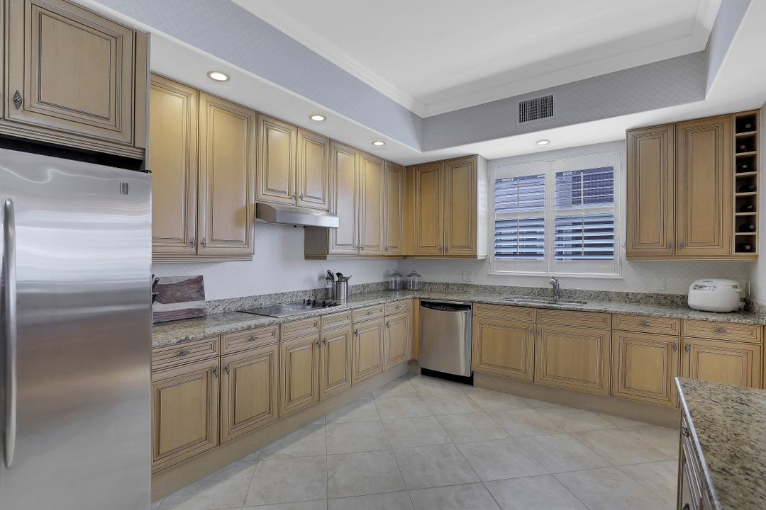 575 Avellino Isles Cir #101, Naples, FL 34119