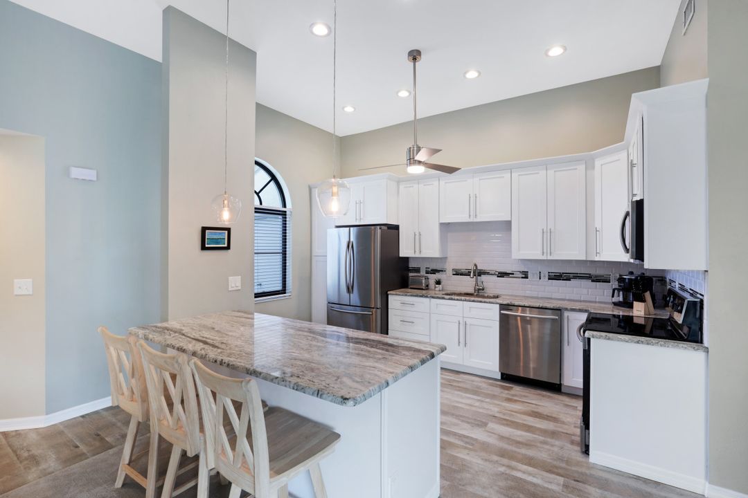 6535 Valen Way #E-203, Naples, FL 34108