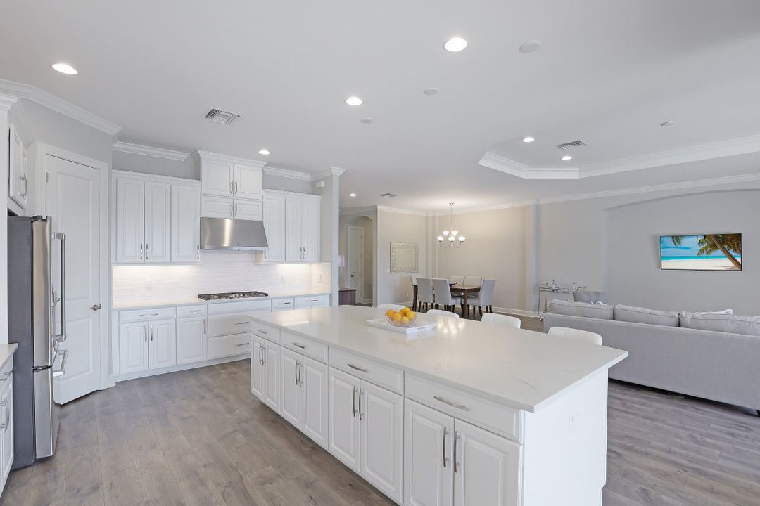 8427 Palacio Terrace S, Naples, FL 34114