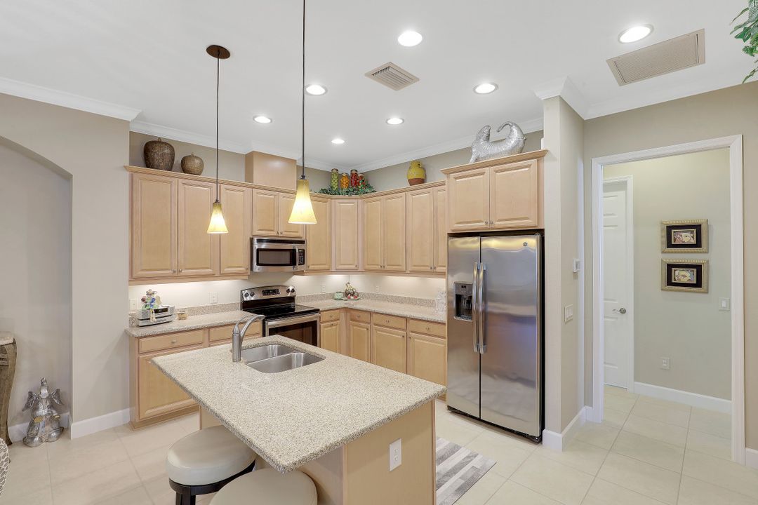 9169 Isla Bella Cir, Bonita Springs, FL 34135