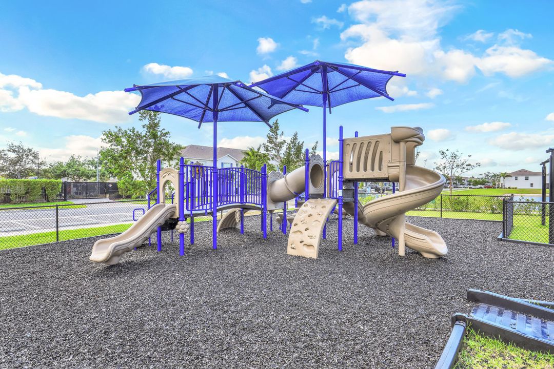 15365 Wildflower Cir, Naples, FL 34119