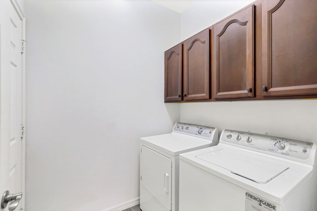 3560 Dandolo Cir, Cape Coral, FL 33909