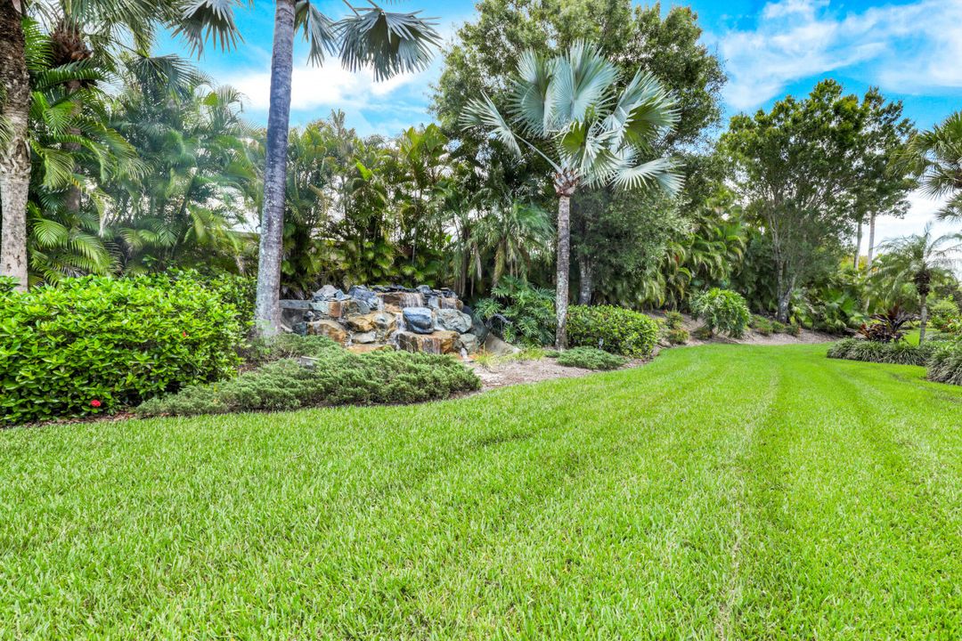 2395 Hidden Lake Dr #8, Naples, FL 34112