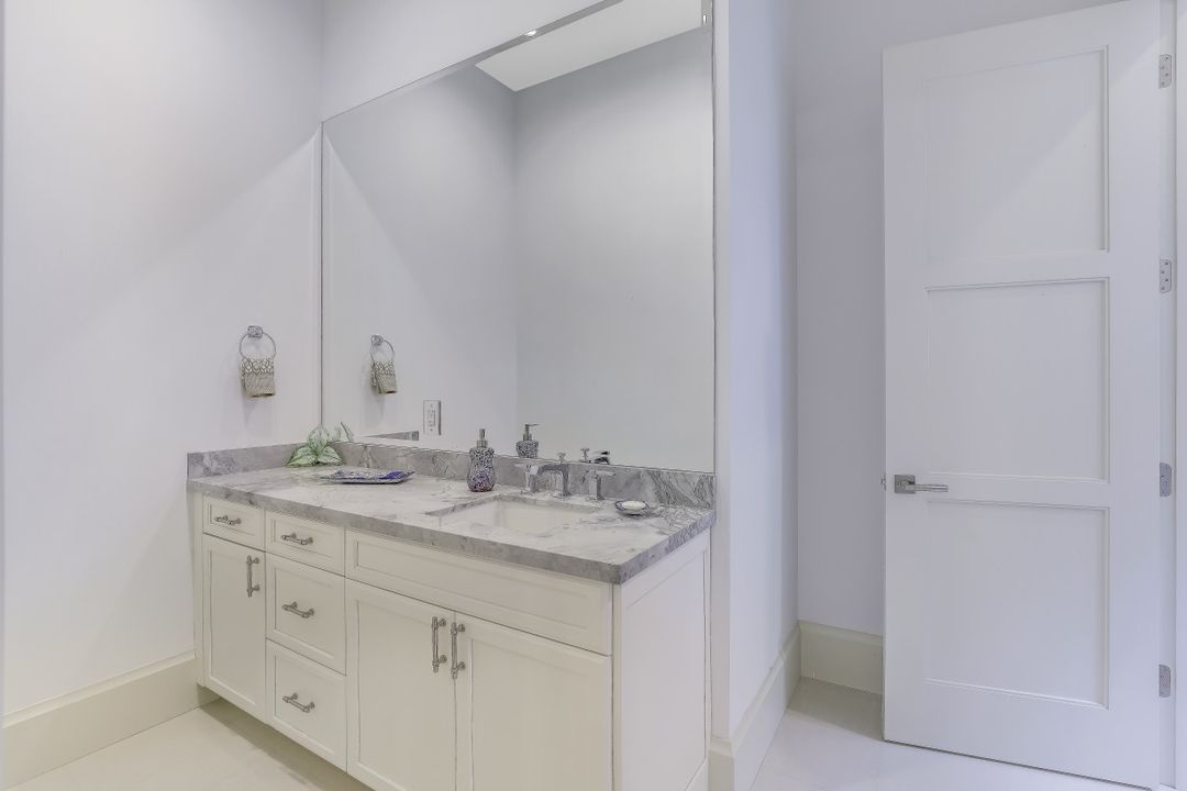 1824 Alamanda Dr, Naples, FL 34102