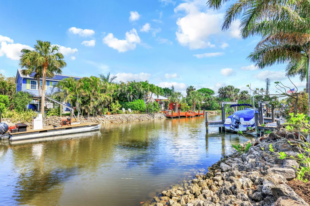 2631 Shoreview Dr, Naples, FL 34112