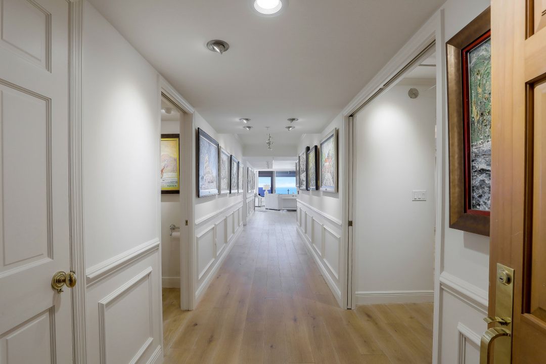 20 Seagate Dr #702, Naples, FL 34103