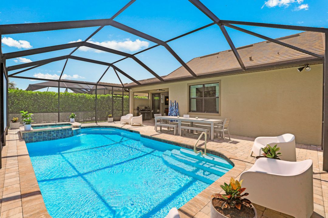 16083 Camden Lakes Cir, Naples, FL 34110