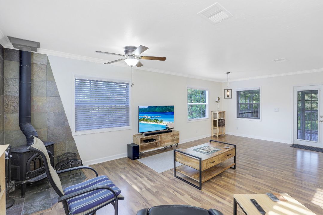 8642 Whispering Pines Dr, Saint James City, FL 33956