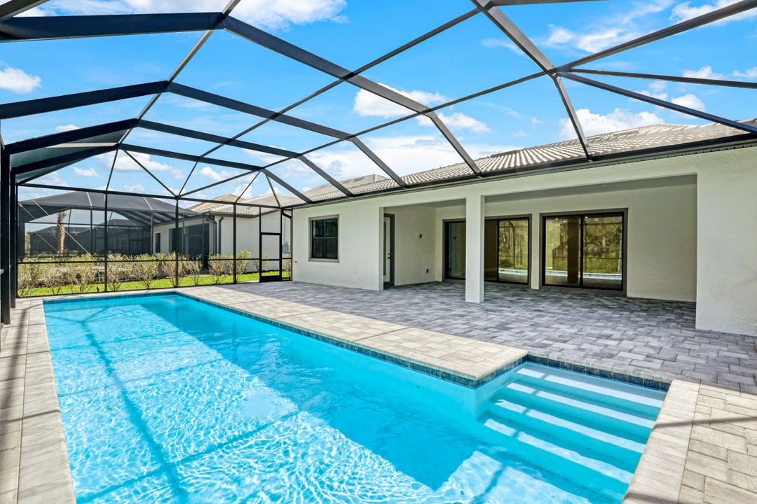 9547 Curlew Dr, Naples, FL 34120