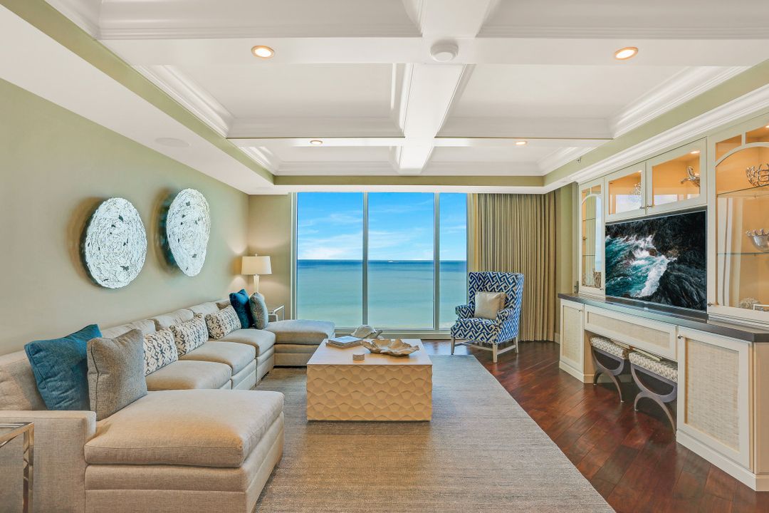 11125 Gulf Shore Dr #606, Naples, FL 34108