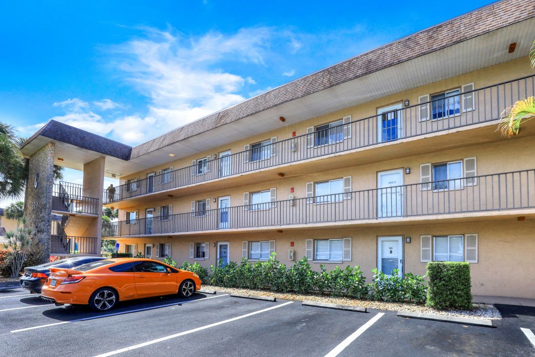 5651 Rattlesnake Hammock Rd #201C, Naples, FL 34113