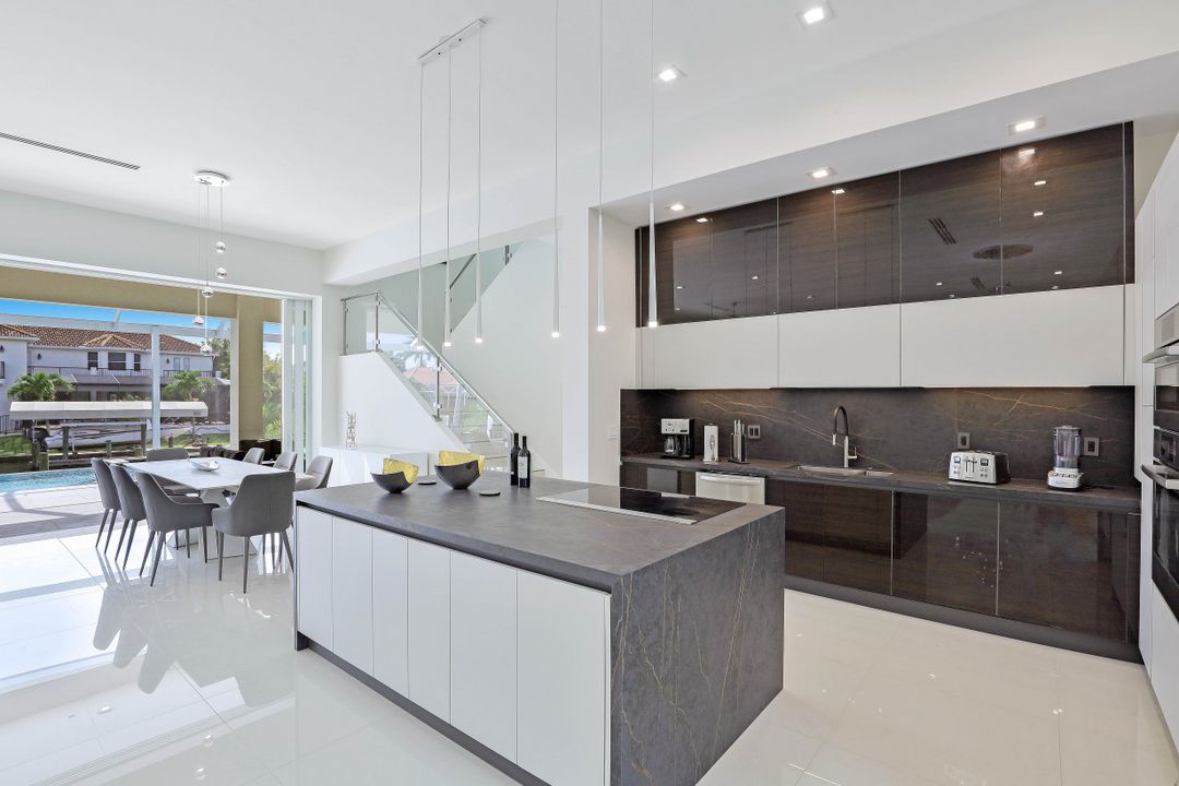 5232 Seminole Ct, Cape Coral, FL 33904