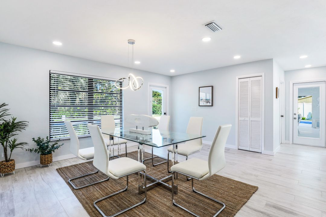 703 92nd Ave N, Naples, FL 34108