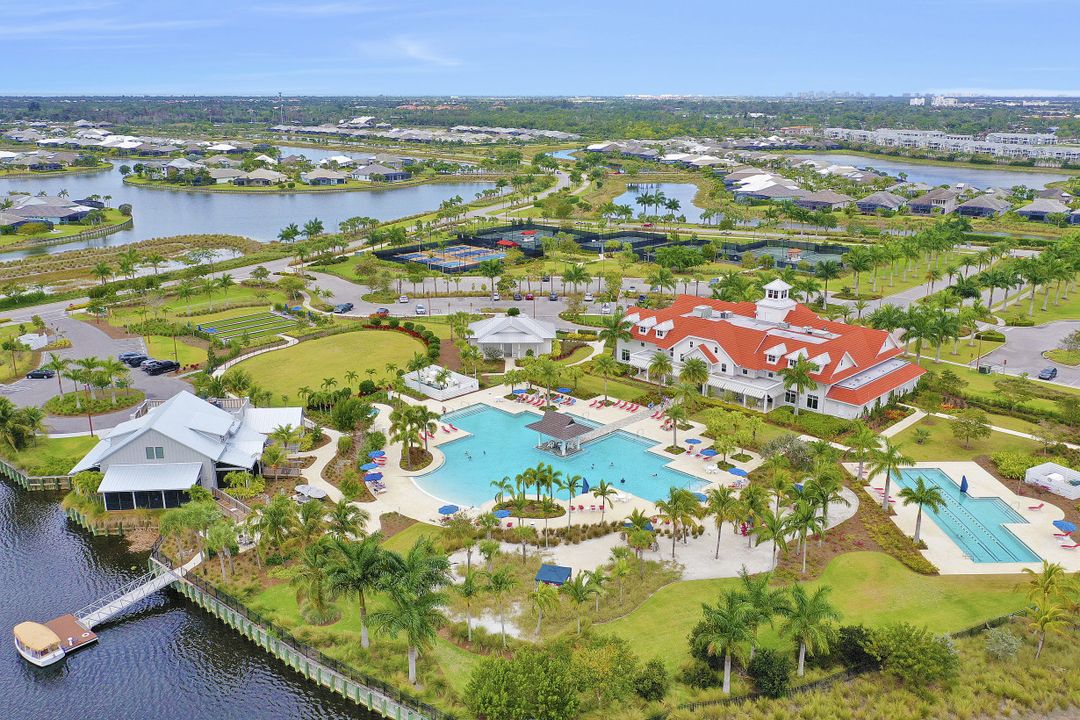 6462 Warwick Ave, Naples, FL 34113