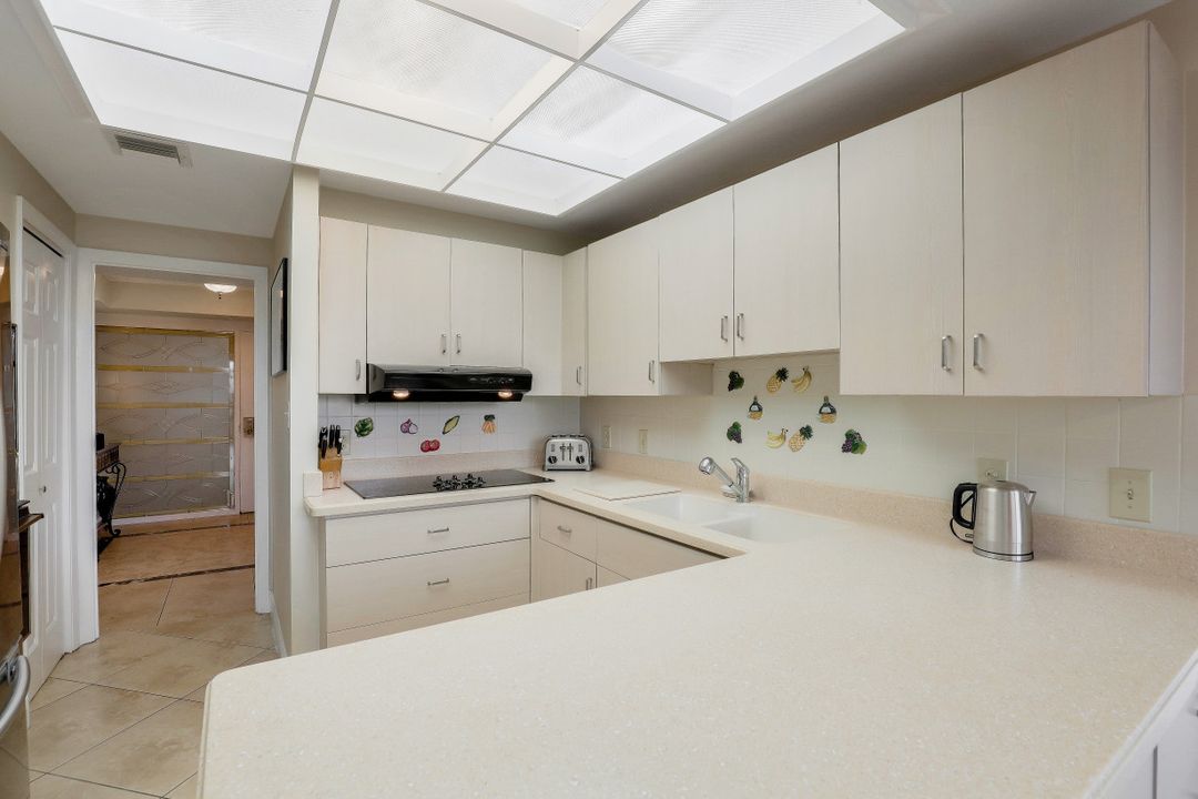 4031 Gulf Shore Blvd  #4F, Naples, FL 34103