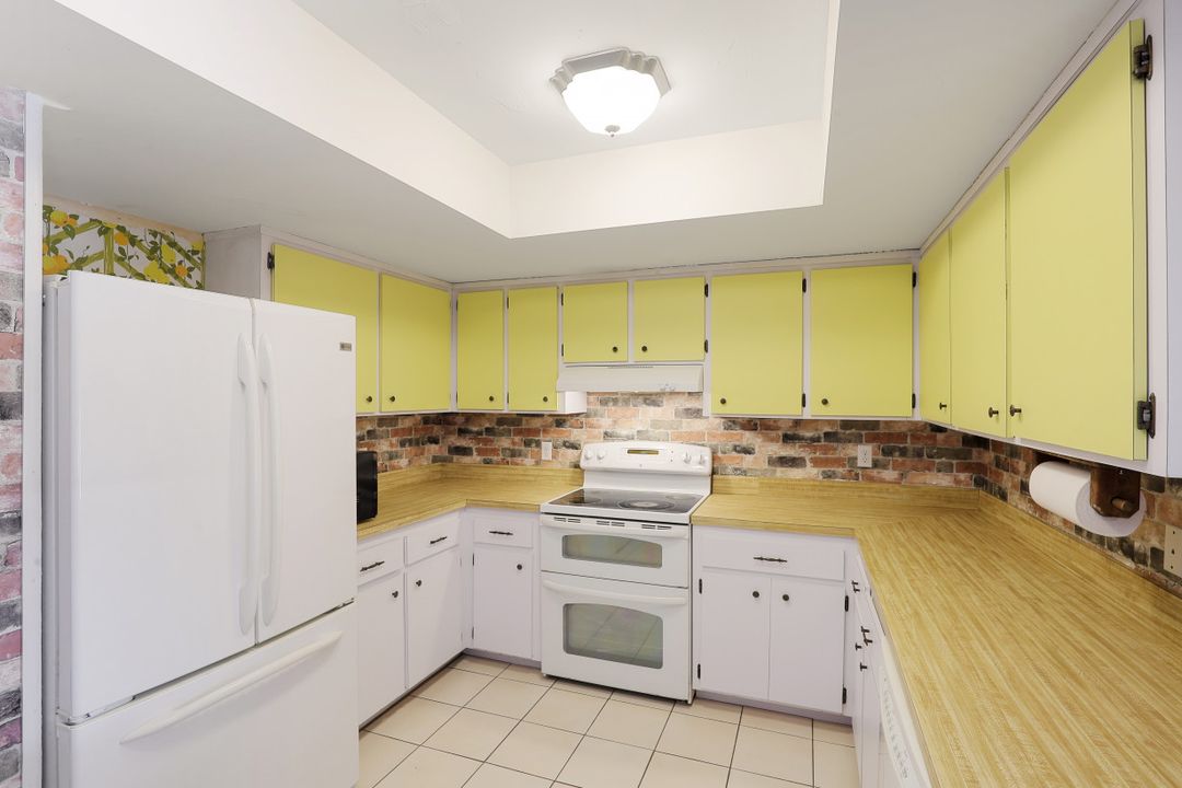 2690 64th St SW, Naples, FL 34105