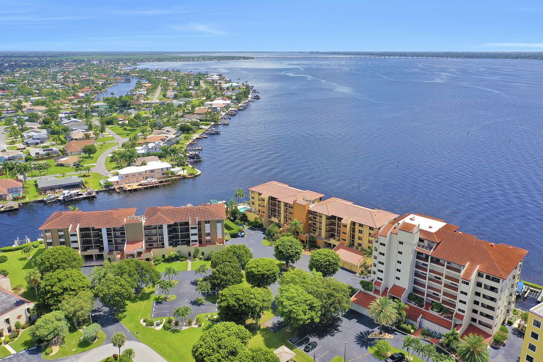 4015 SE 20th Pl, Cape Coral, FL 33904