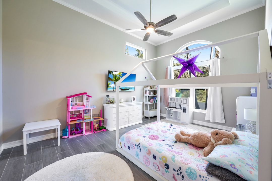 4055 1st Ave SW, Naples, FL 34119