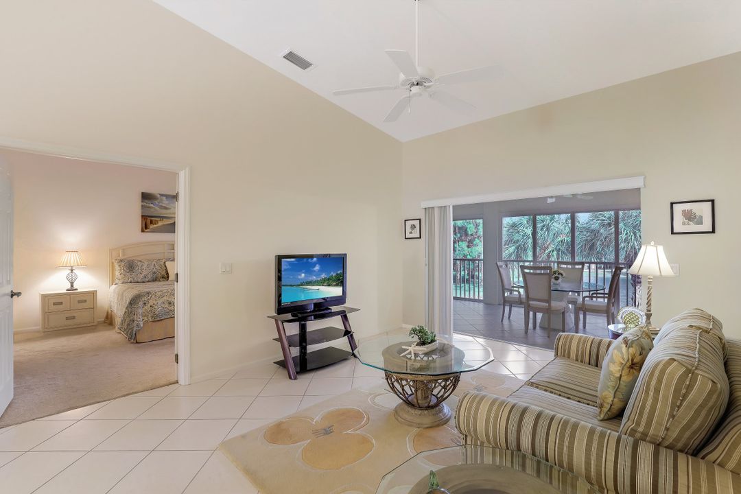6830 Beach Resort Dr #4, Naples, FL 34114