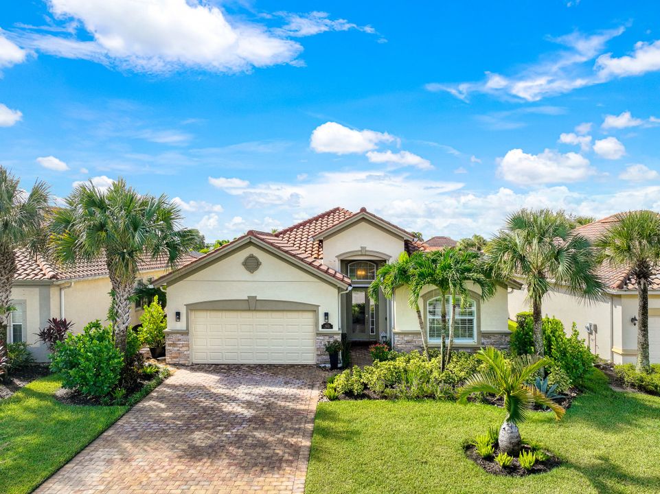 9423 Quarry Dr, Naples, FL 34120