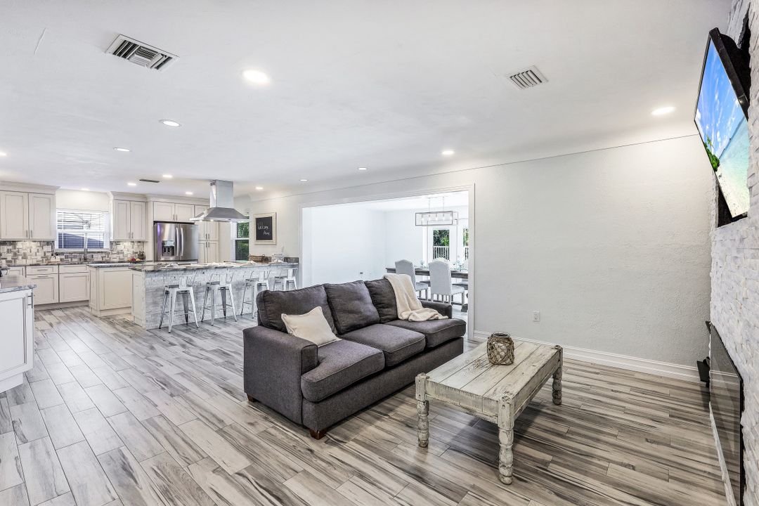 120 79th St S, St. Petersburg, FL 33707