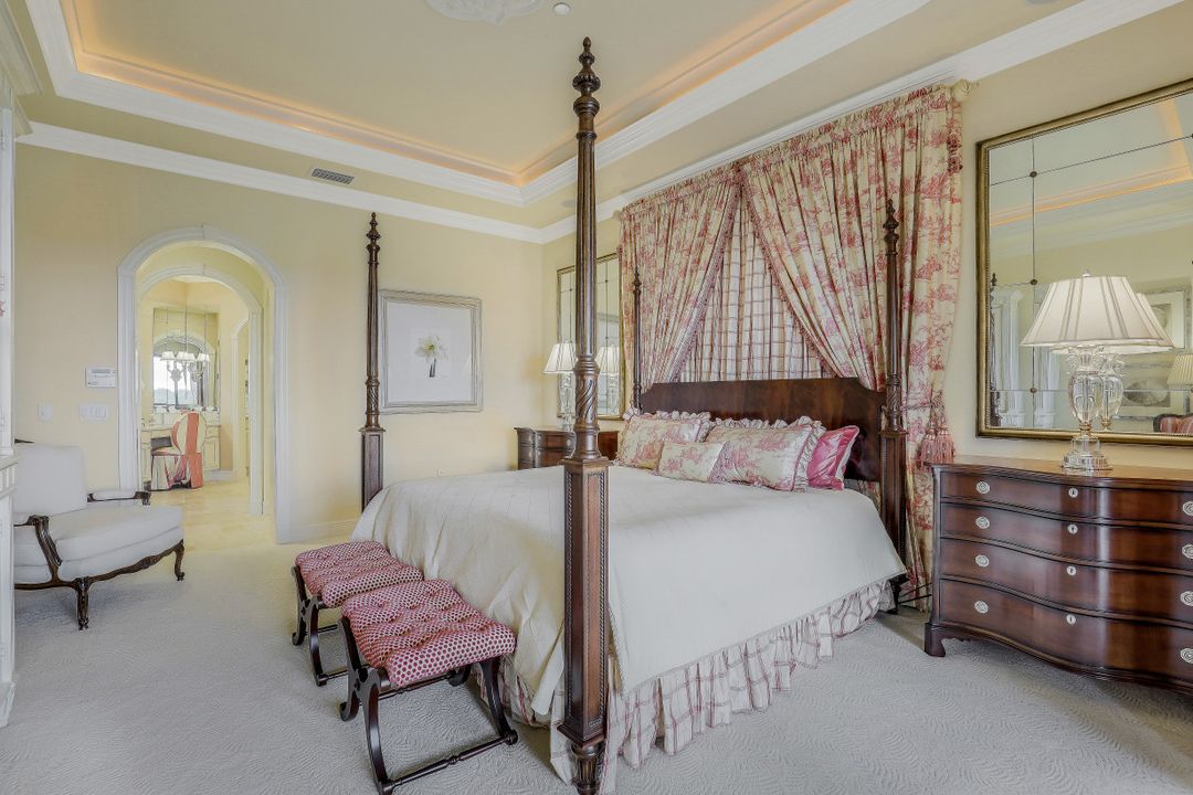 2542 Marquesa Royale Ln #301, Naples, FL 34109