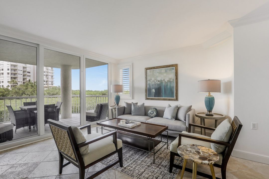 50 Seagate Dr #104, Naples, FL 34103