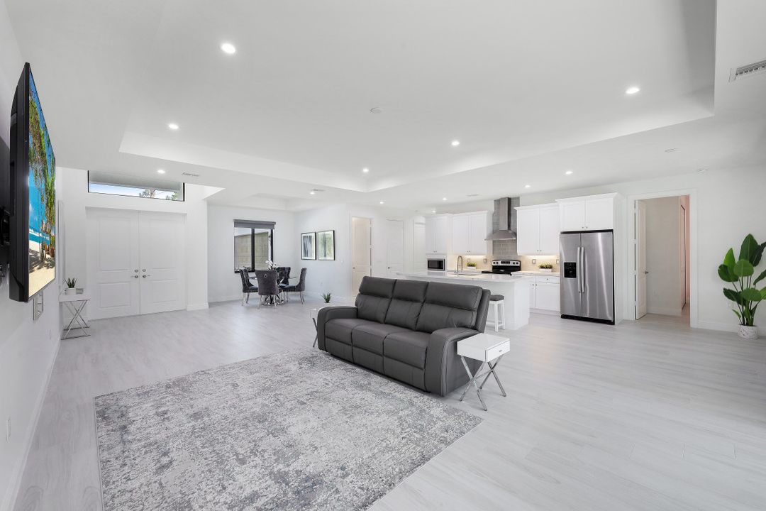 1030 22nd Ave NE, Naples, FL 34120