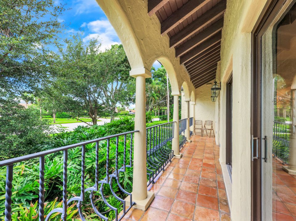 5850 Pelican Bay Blvd, Naples, FL 34108