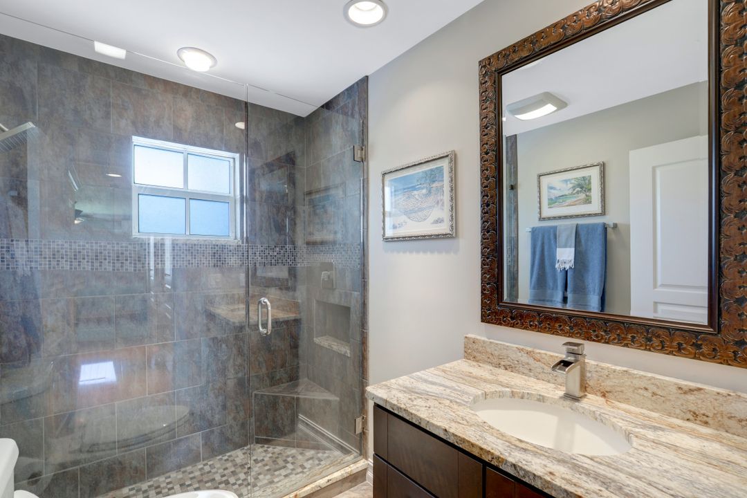 383 Harbour Dr #302, Naples, FL 34103