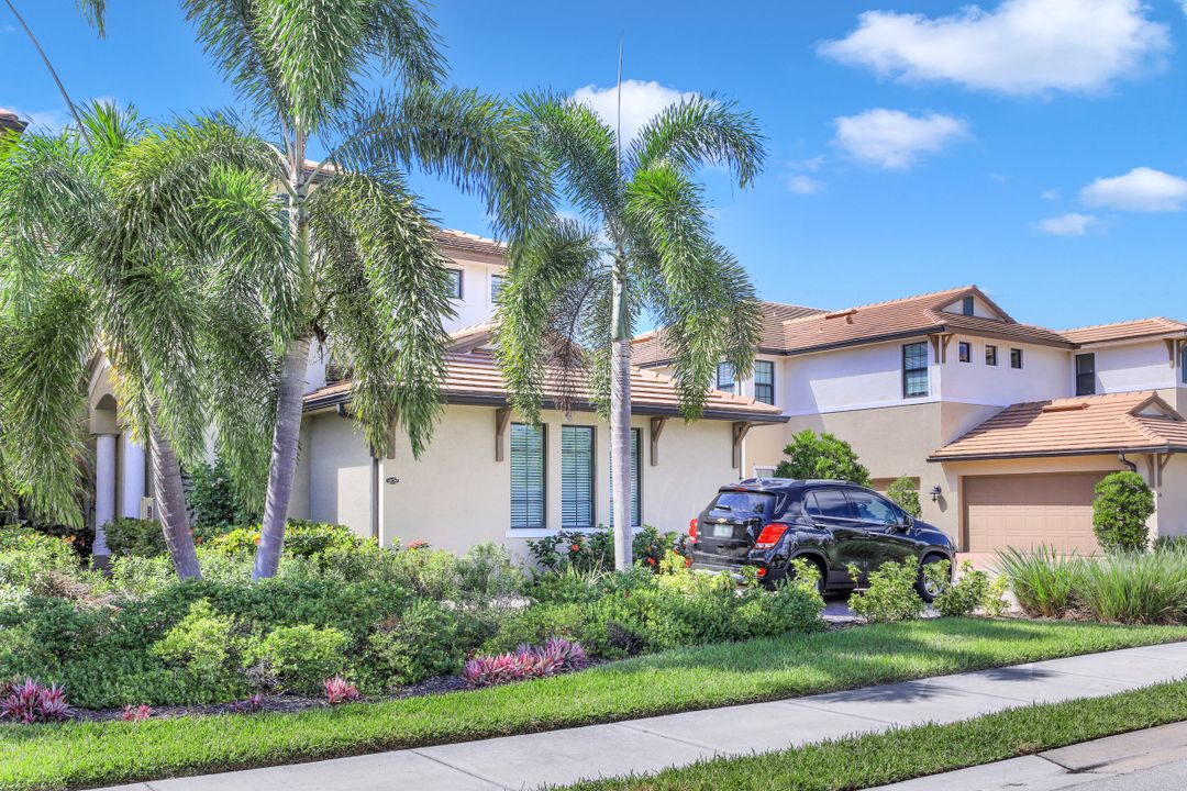 2185 Frangipani Cir, Naples, FL 34120