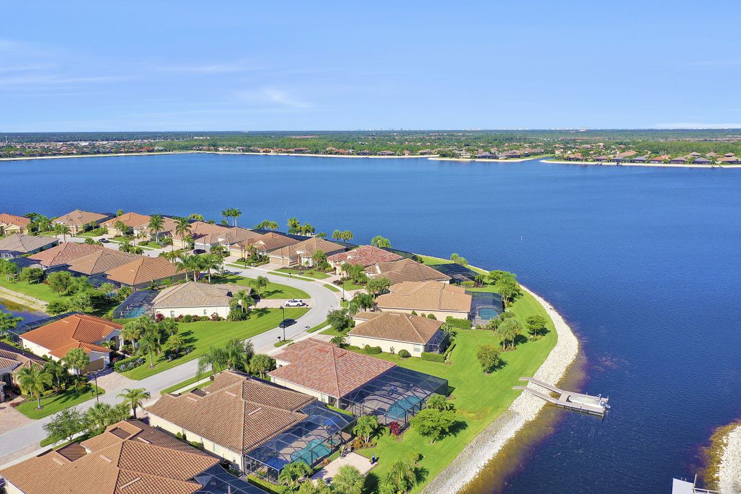 9091 Graphite Cir, Naples, FL 34120